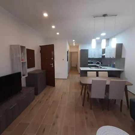 Apartment New Modern 2 Bedroom Apt With Panoramic Country Views *
